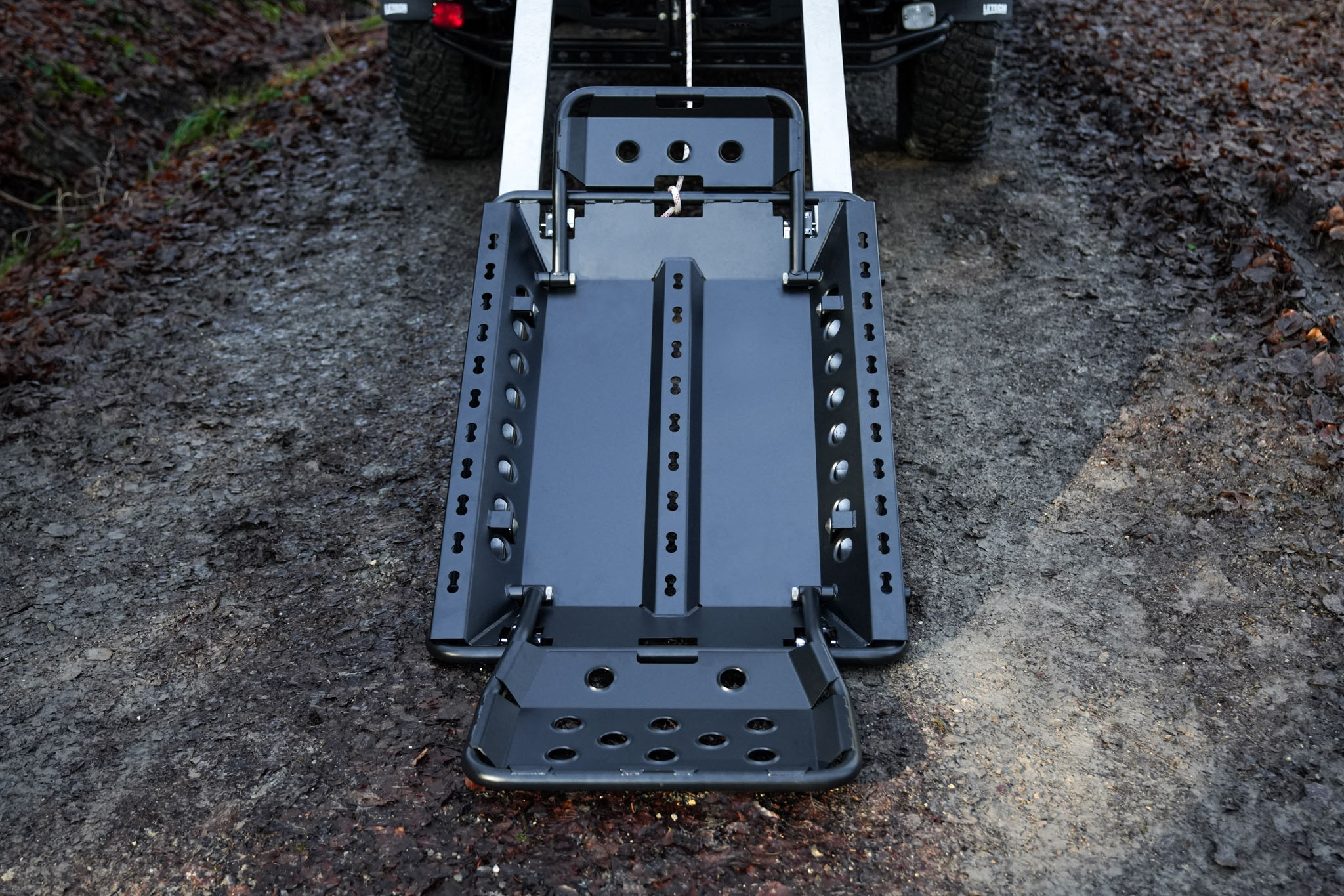 Multifunctional tub with loading rails